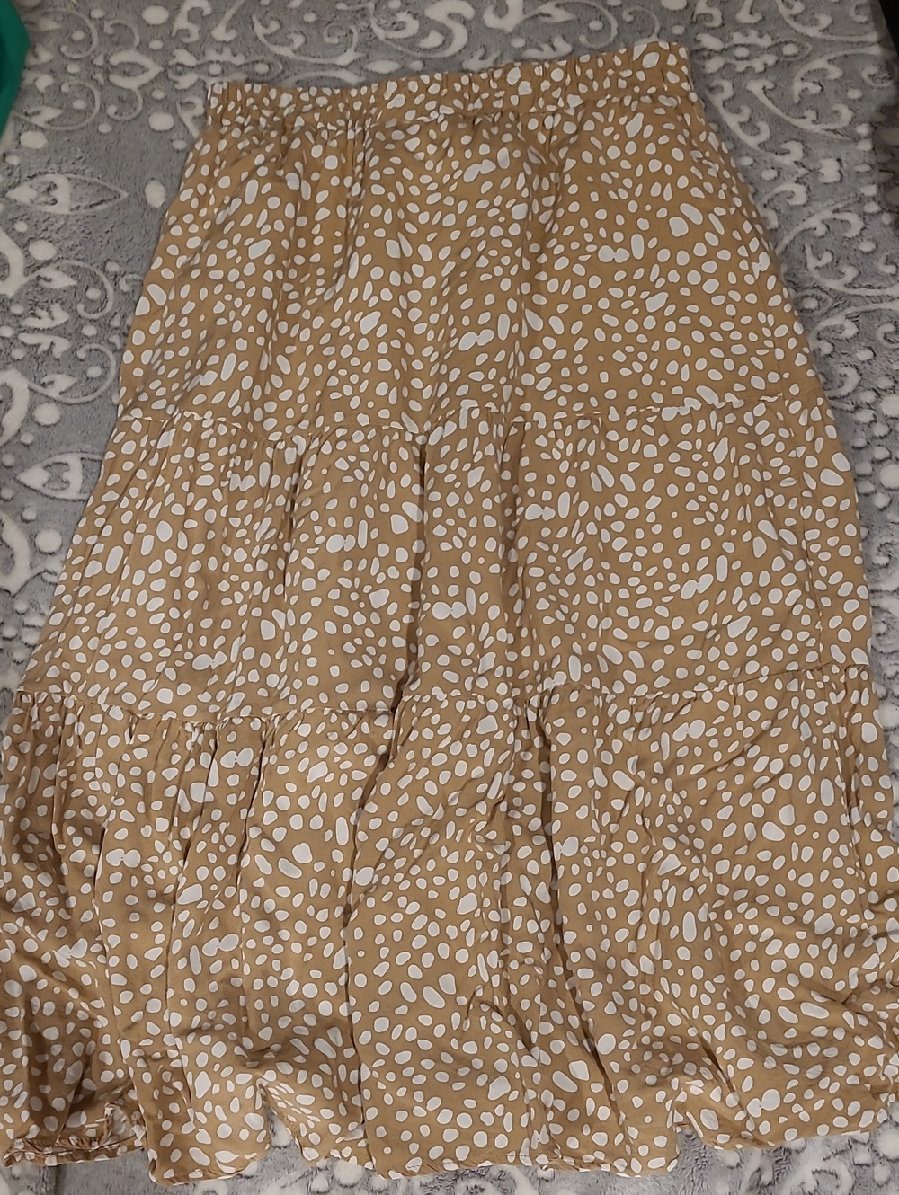 Women’s Tan and White Tiered Midi Skirt